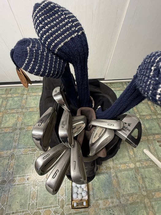 Продам набор клюшек для гольфа