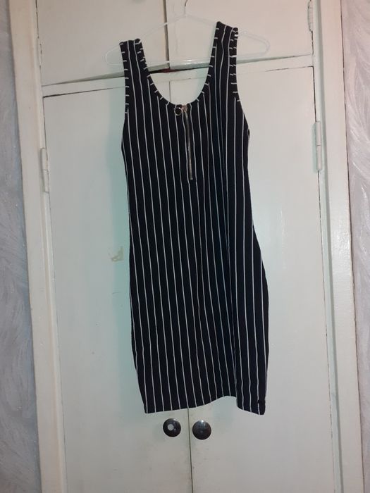 Продам платья б/у не дорого.