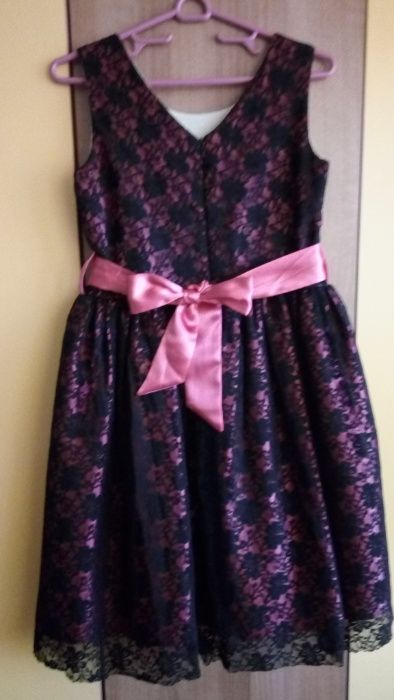 Елегантна рокля за малка дама