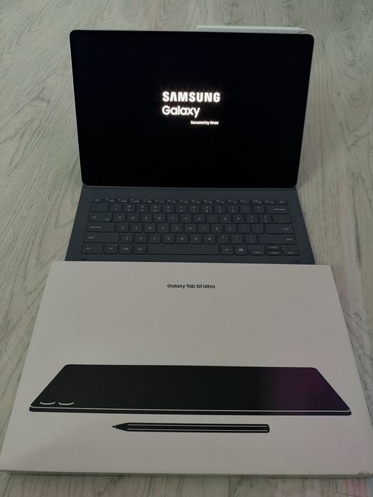Samsung Galaxy Tab S11 Ultra 1TB 16GB RAM + Husă cu Tastatură | Impecabilă | Garanție eMAG