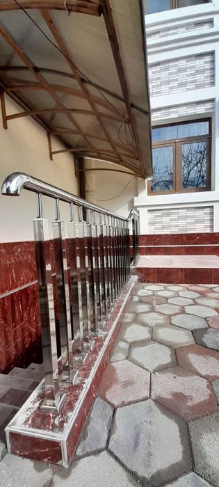 Установка перил из нержавеющие стали. Доставка бесплатная.