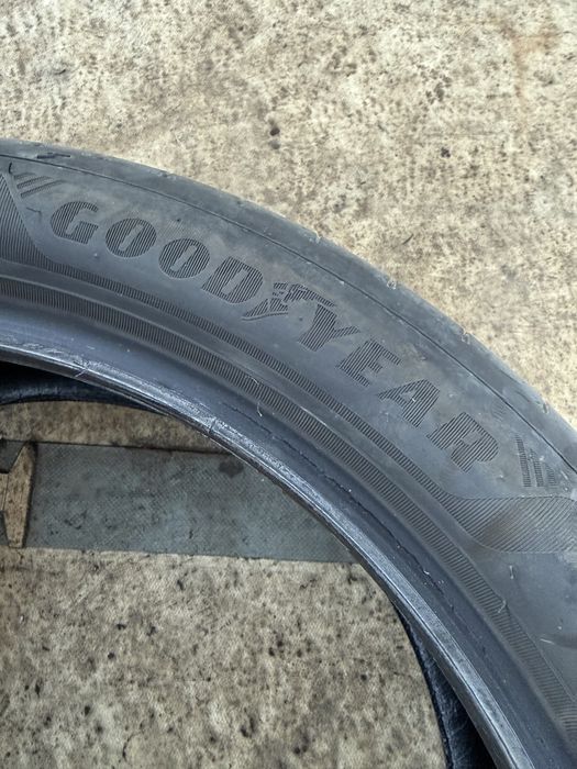 Гуми 235 40 19 летни