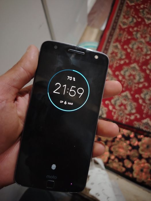 Motorola Z flor sotiladi