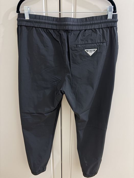 Vand pantaloni Prada autentici M