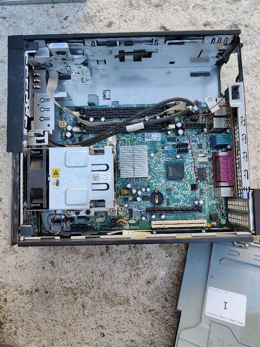 Vând calculator Dell pentru piese