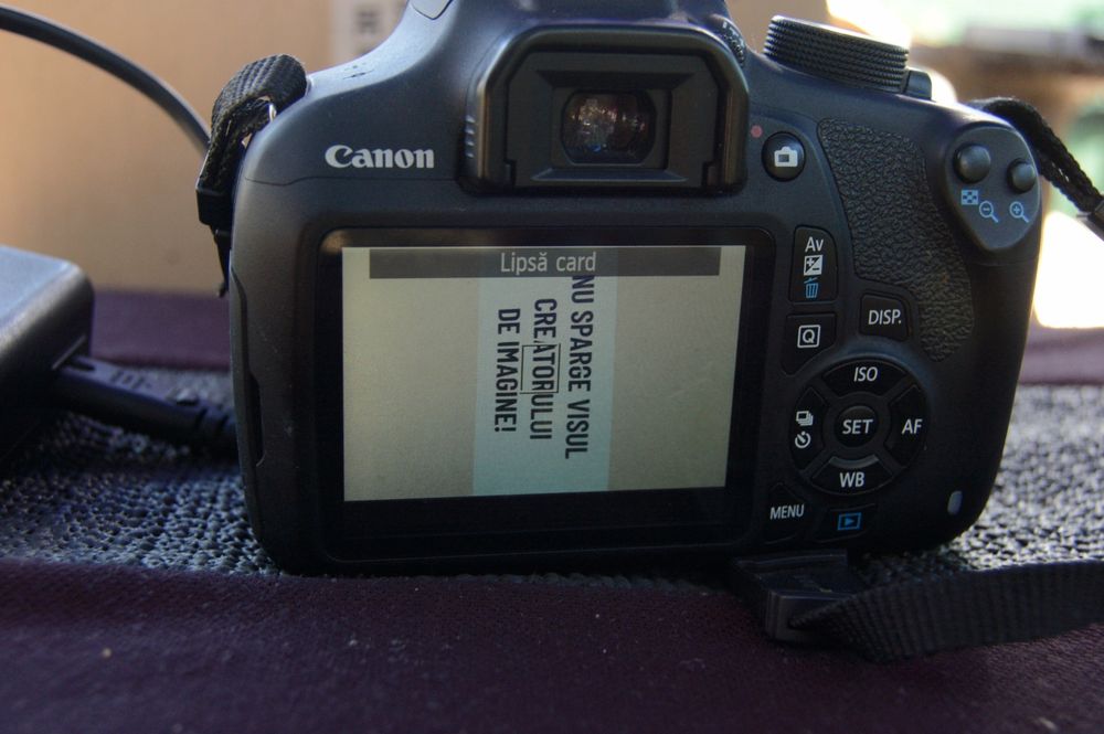 Kit DSLR Canon 1200D + Obiectiv 18-55mm Macro, stare impecabilă ca nou