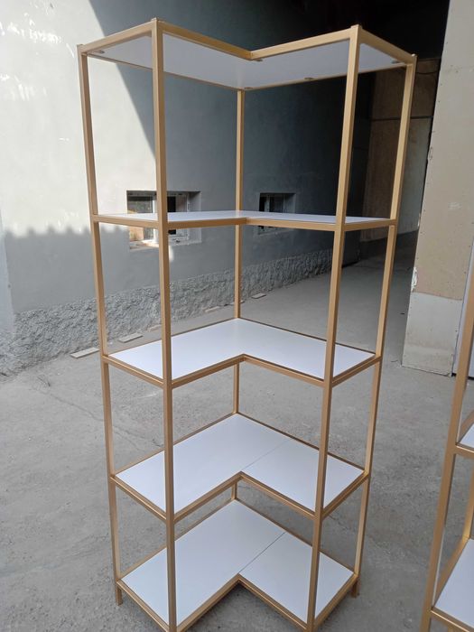 Стеллажи золотые  для магазина