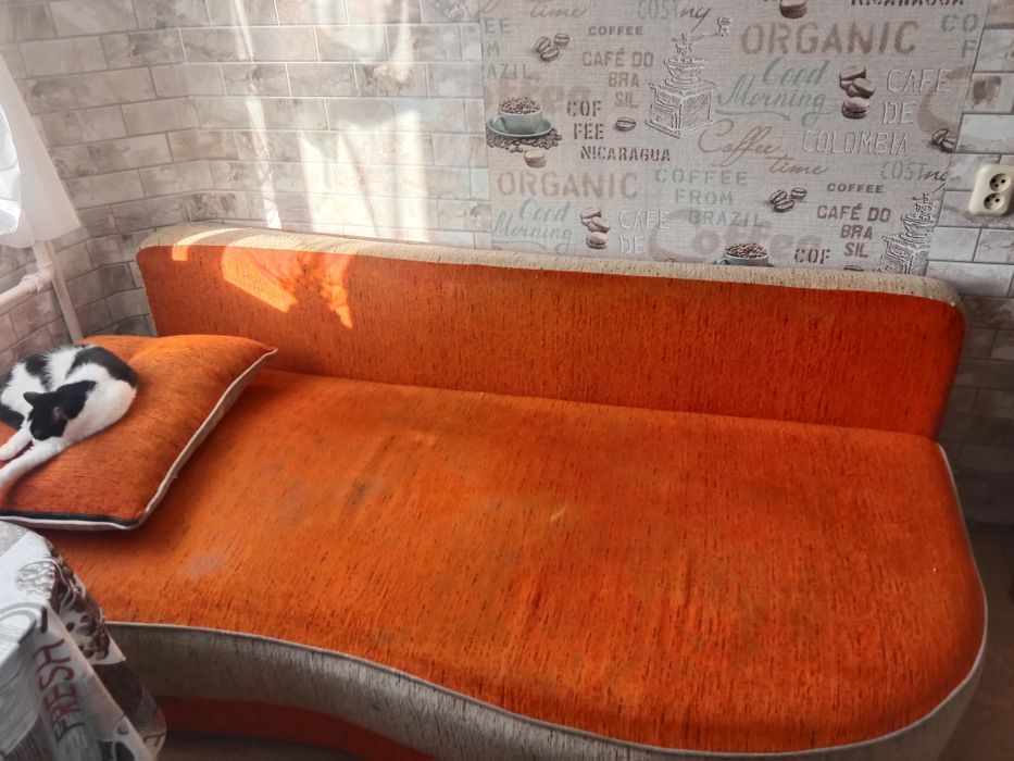 Продаю диван б/у.