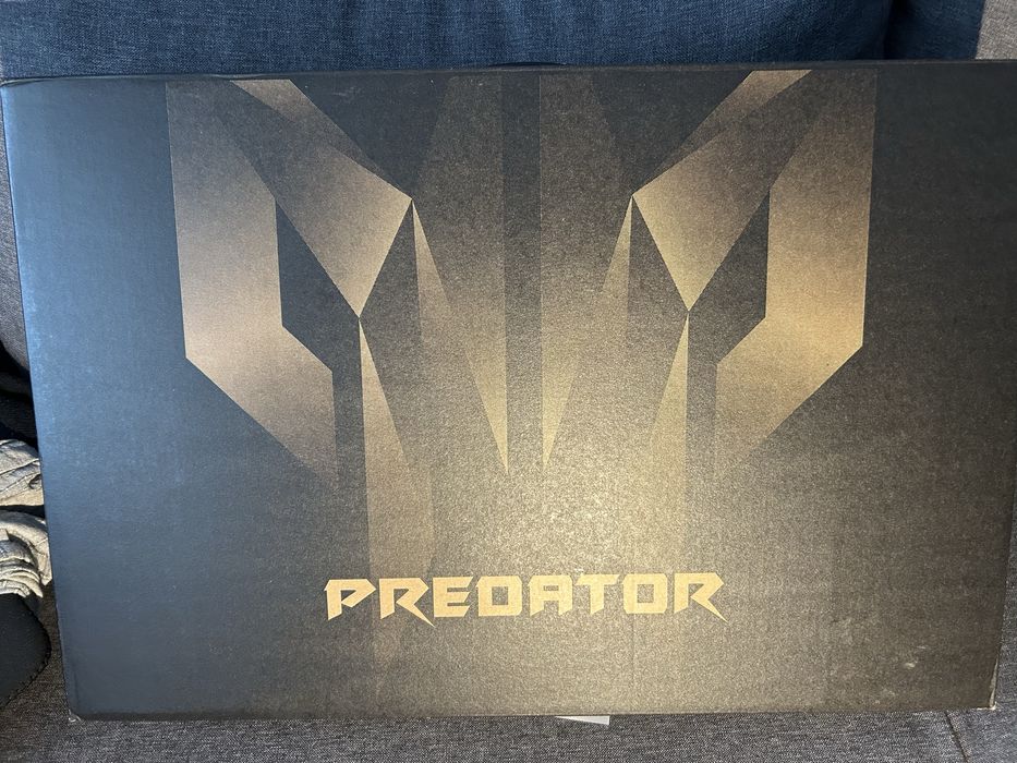 Продавам  геймърски лаптоп Acer Predator Helios 300