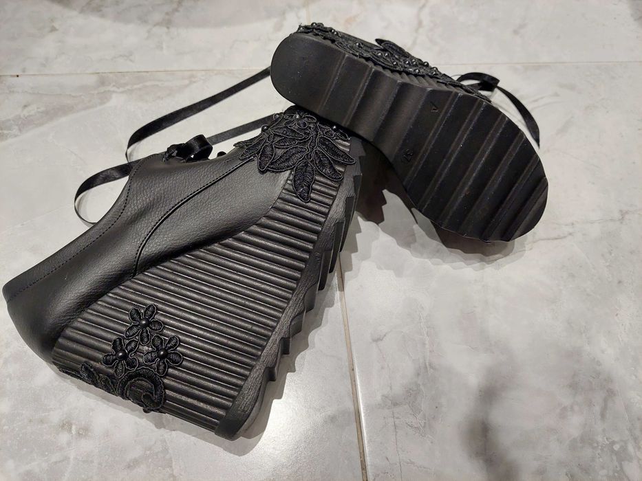 Дамски  обувки на платформа