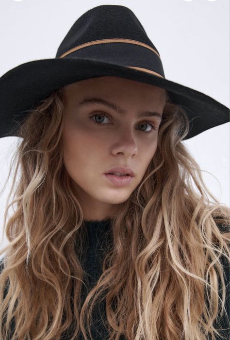 Palarie Fetru - noua.  Zara - cadou premium