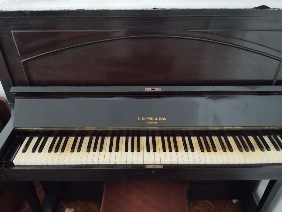 Продавам  Акустично пиано "E. Rippin & Son, London"