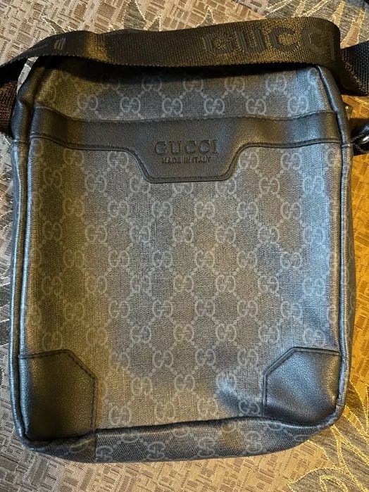 луксозна мъжка кожена чантичка GUCCI