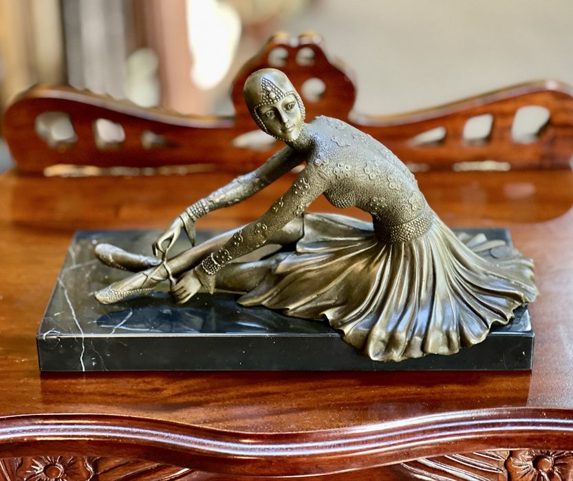 Statuetă Bronz stil ArtDeco *** vintage / antic / vechi / retro ***