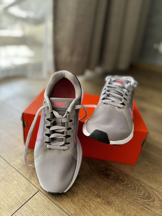 Маратонки Nike светло сиви