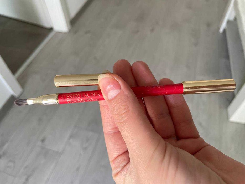 Estée Lauder
Double Wear 018 Red 24H Stay-in-Place Lip Liner creion