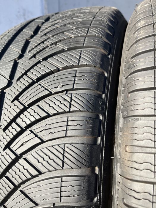 2 бр. зимни гуми 235/45/18 Michelin 6 mm DOT 3117