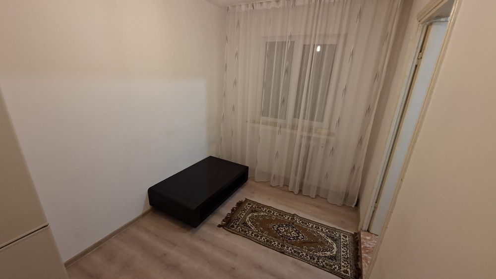 Vând Apartament  3 Camere Valea Rosie