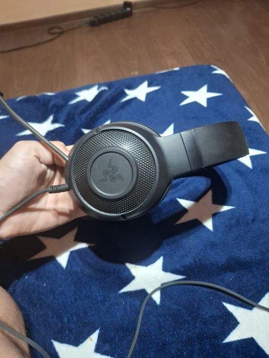 Vând Căsti Razer