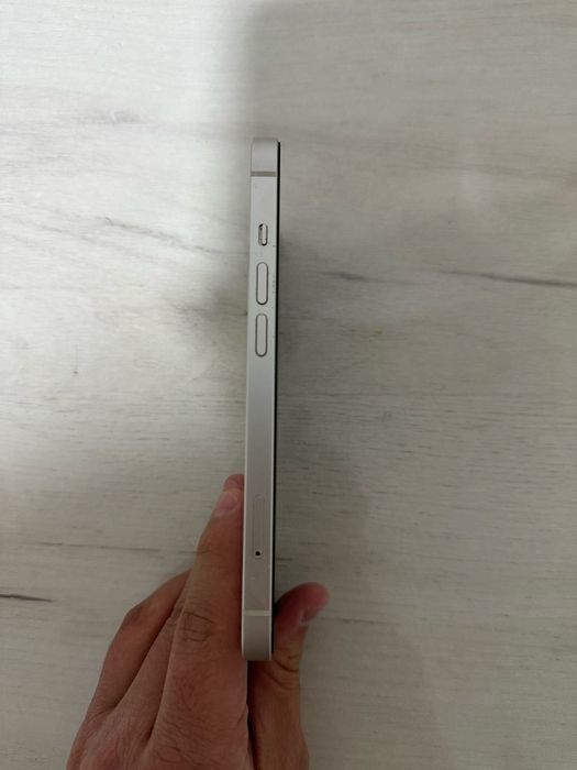 Продам айфон 13