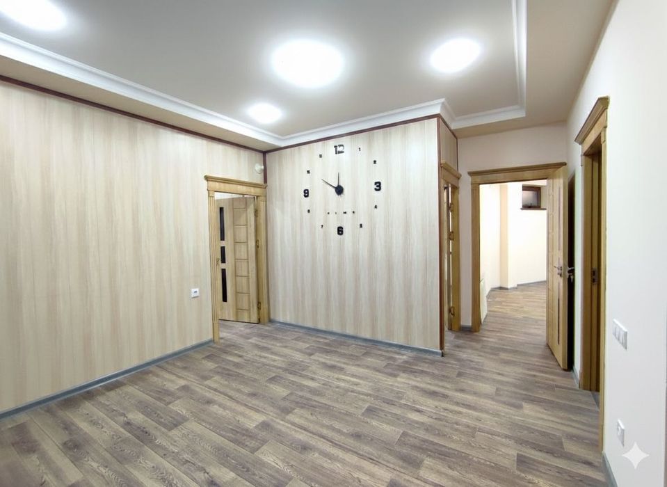 Arzonga Ofis ijaraga beriladi — Lunacharskiy 208 m² (AX)