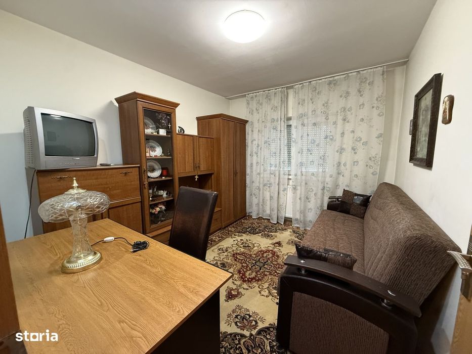 Apartament cu 3 camere, decomandat, 65 mp utili, etaj 4 cu acoperis -