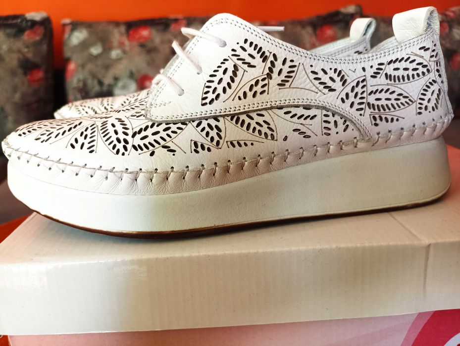 Комфортни нови сникърси естествена кожа