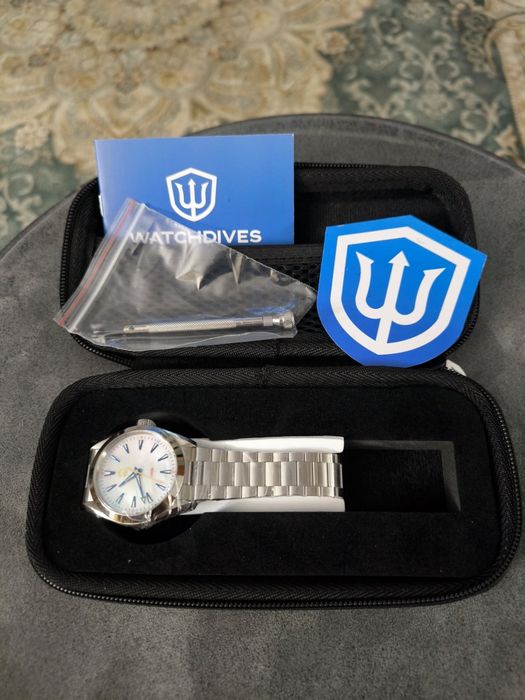 Часы Watchdives. Новые.