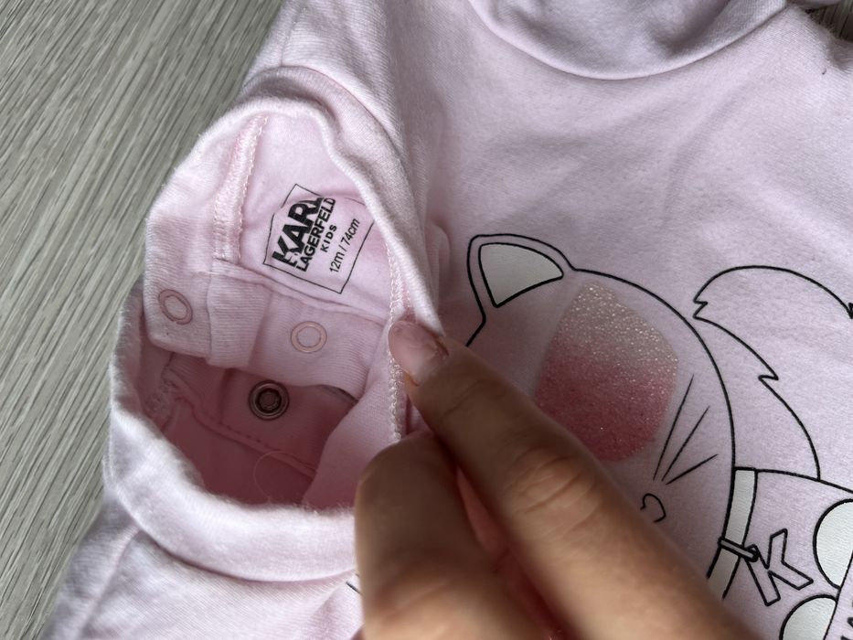 Karl Legerfeld 74, Moschino 74