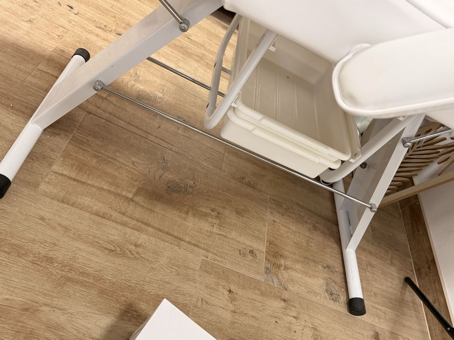 Кожена кушетка стол