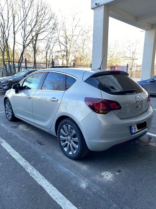 Vând Opel Astra j 2010