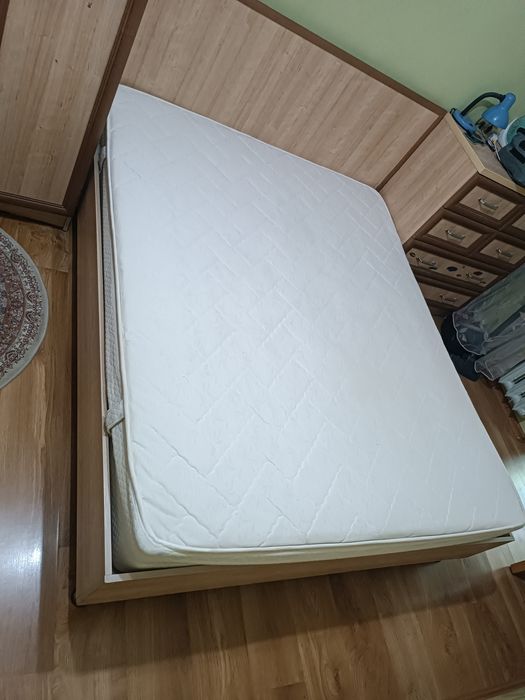 Кровать двуспальная