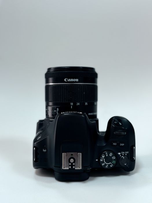 Фотокамера Canon EOS 200d