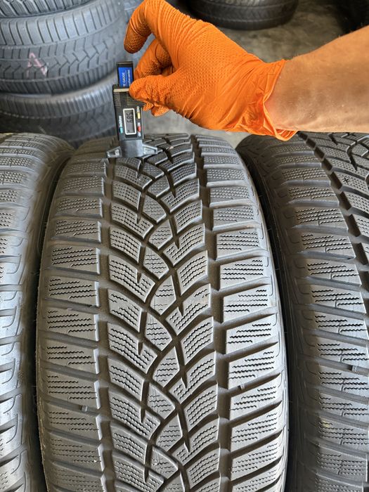 4 anvelope iarna 235/45/18 , GoodYear , 6.7 mm !