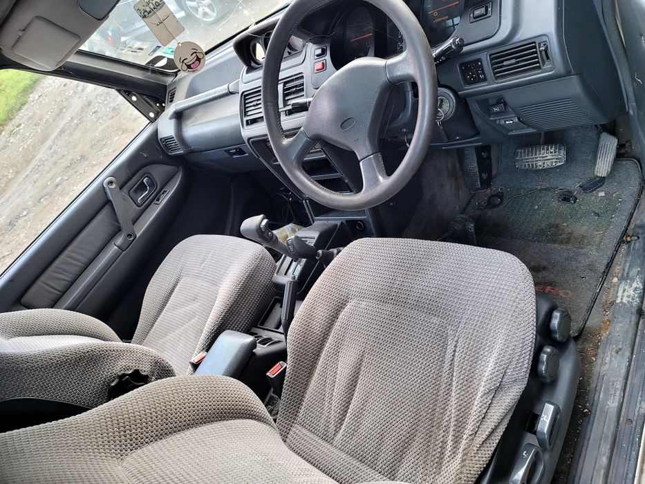 Dezmembrez mitsubishi pajero
