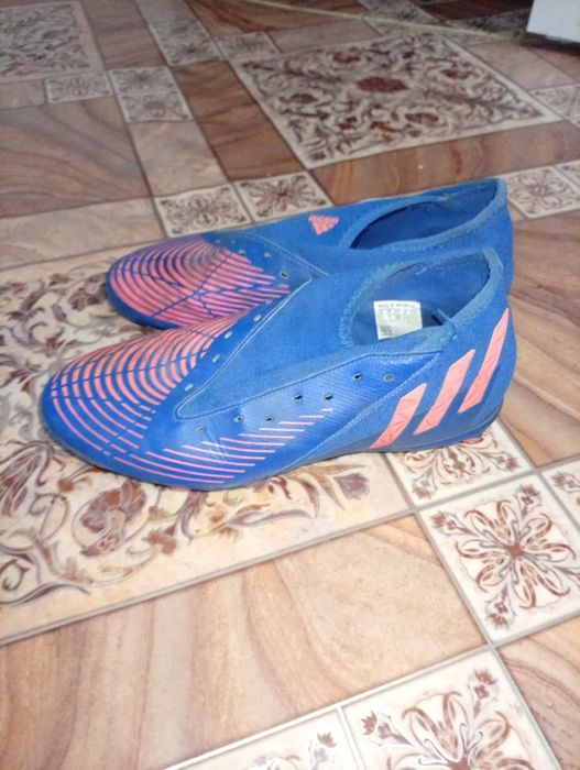 Продам бутцы адидас