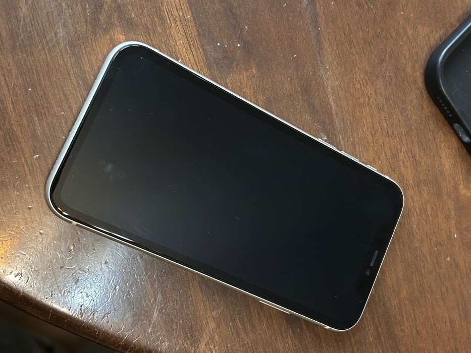 iPhone 11 white 64GB