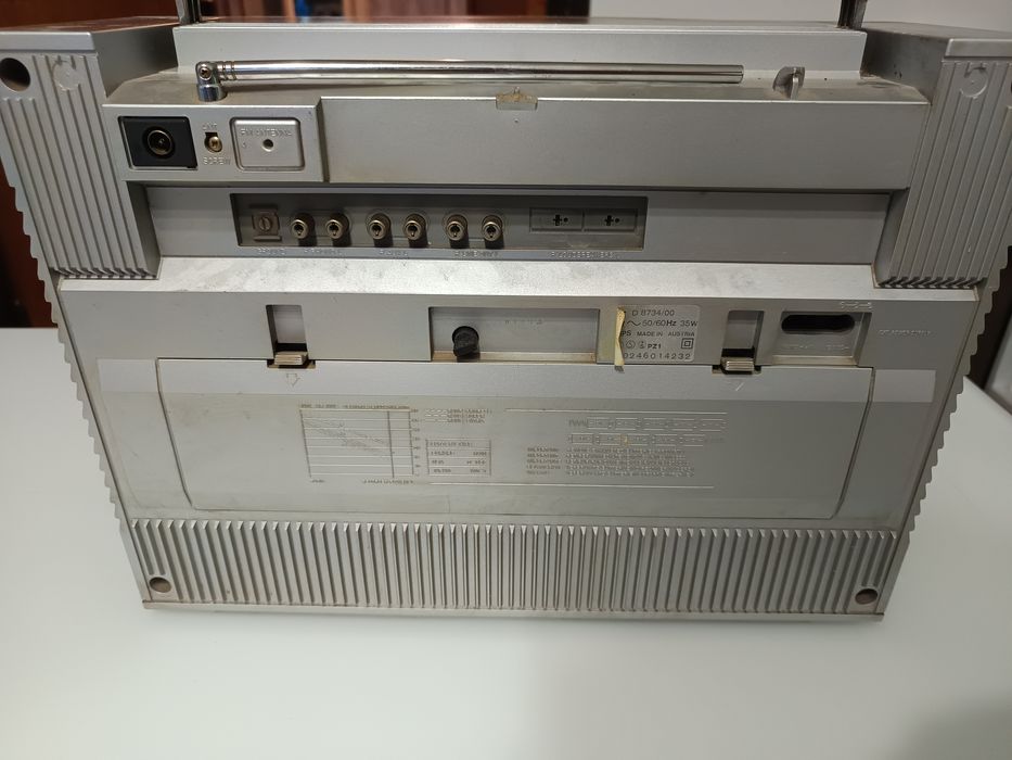 Boombox philps D8374 si Sharp WQ-352