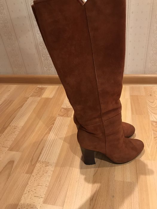 Продам замшевые сапоги