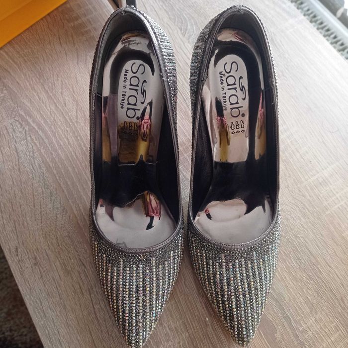 Официални дамски обувки само за 39,99 лв. + подарък чантичка