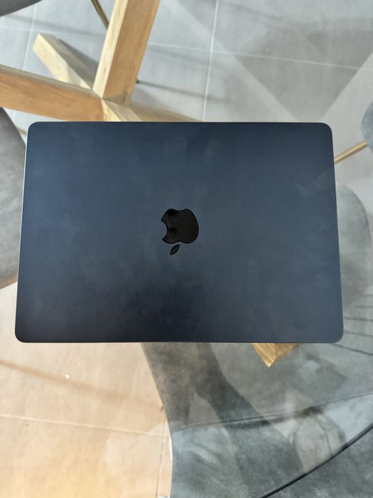 ! MacBook Air 13 M2 (2022) – 16GB RAM – Stare impecabilă!