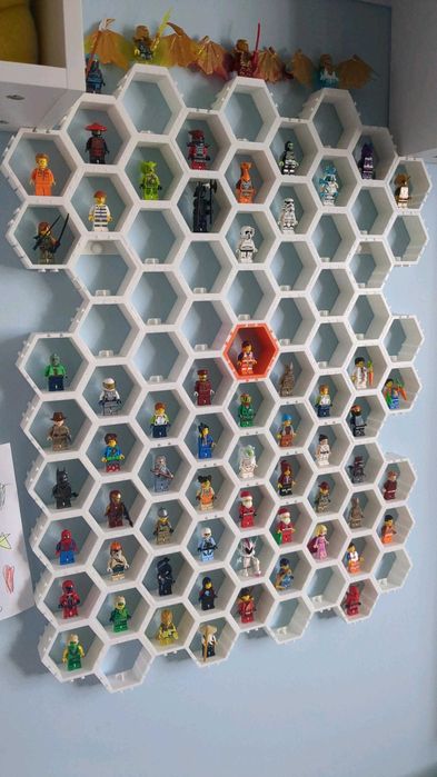 Suport LEGO 9 figurine | Display colecție minifigurine | Print 3D nou