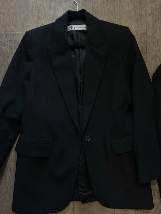 Черно сако и черна жилетка Zara и двете за 40€ носени по 1 път