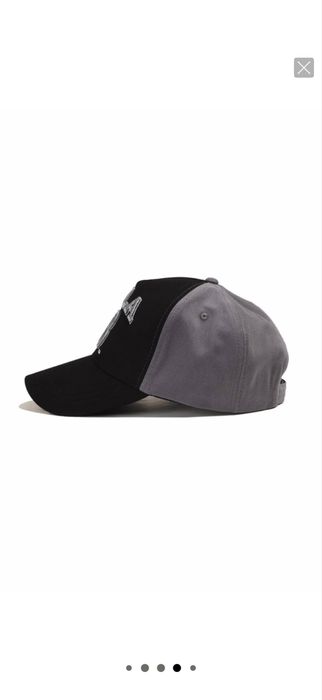 Бейзболна шапка с козирка