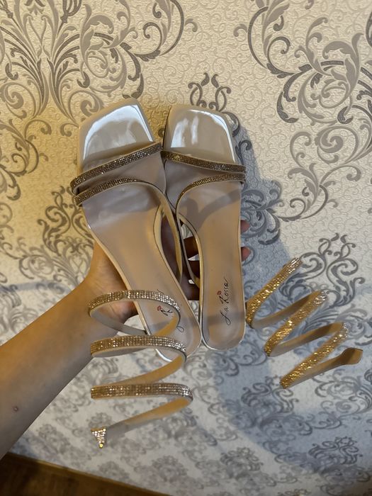 Каждая по 10000 , все вместе 25тыс