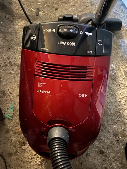 Aspirator cu sac aeg vampyr 1800 w