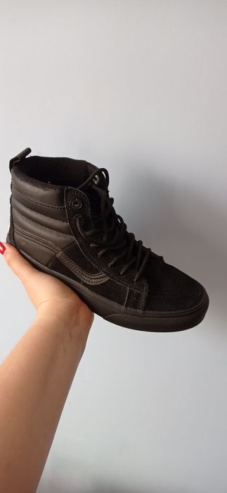 Продам высокие кеды Vans