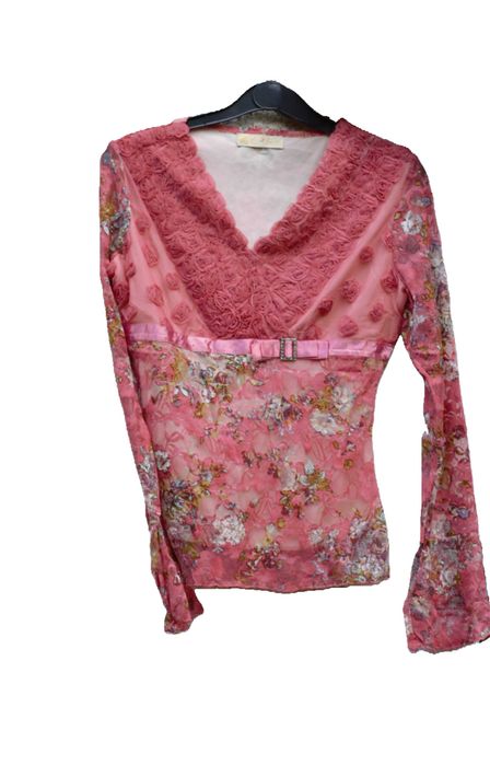 Bluza dantela roz cu trandafiri