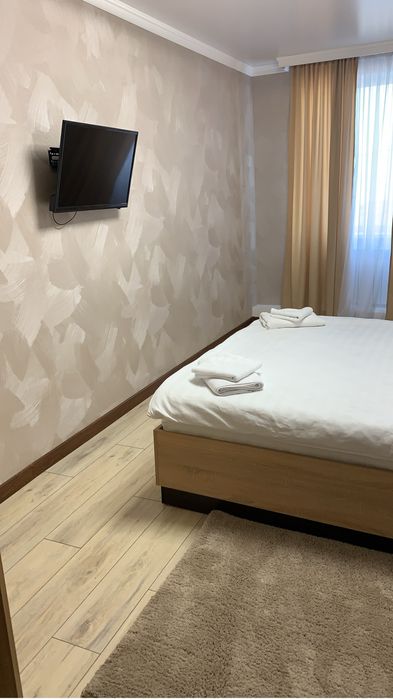 Чистая 2 х комнатная квартира .