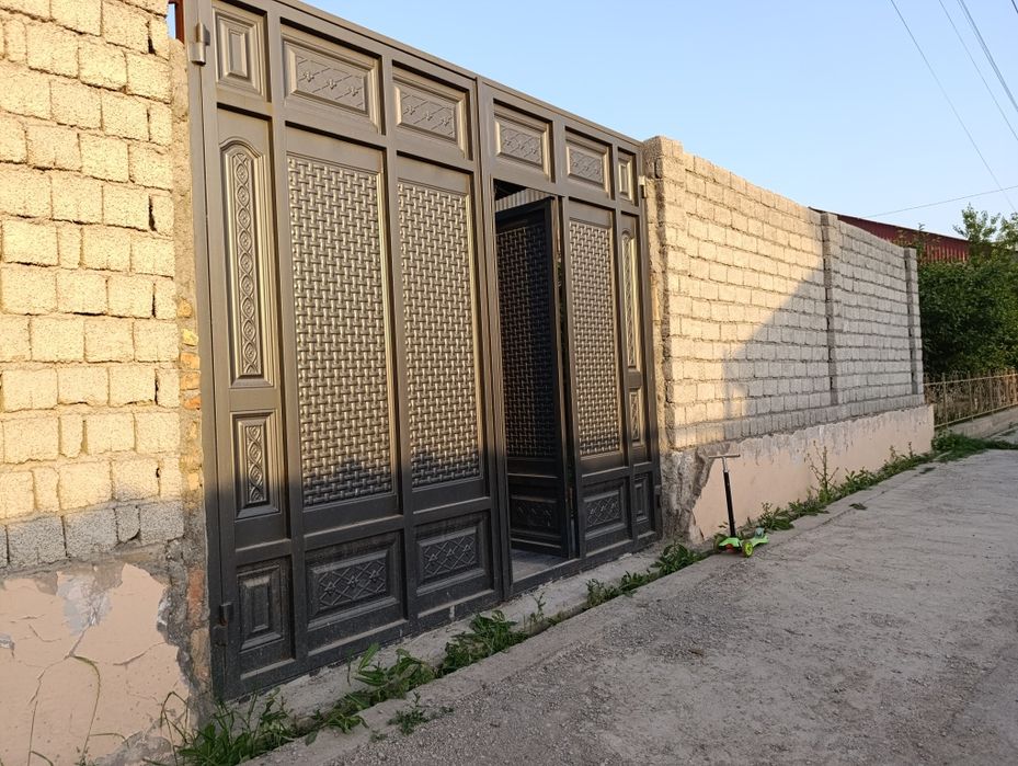 Жумабозор центрда Ховли сотилади